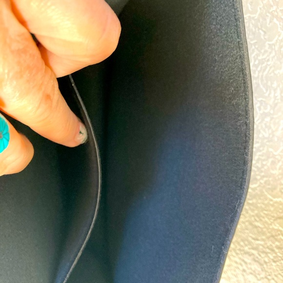 Be in style with this shoulder / crossbody bag!!! Never used. Cute faux leather. - Picture 4 of 6